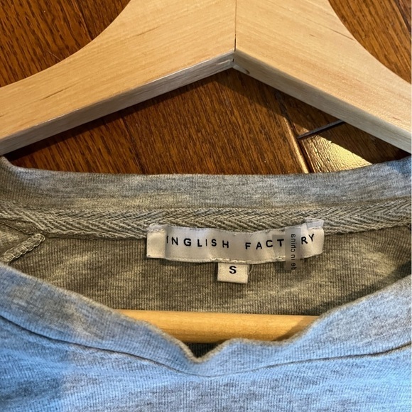 English Factory | Ruffled Shoulder Mixed Media Gray Tee Size Small - Picture 4 of 6